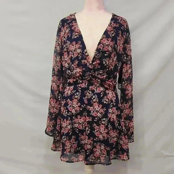Trixxi Dresses & Skirts - Trixxi Floral Bell Sleeve Dress